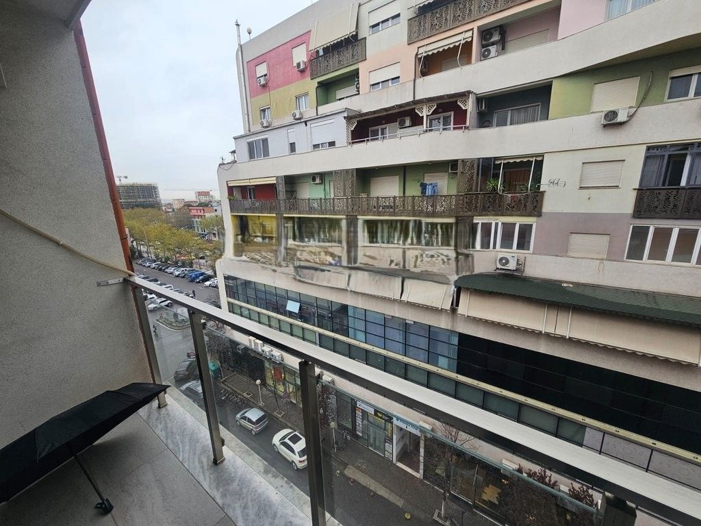 ZOGU I ZI, ZYRE PER QIRA 600 € /Muaj