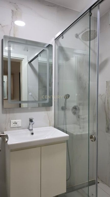 Apartament 3+1+2 me qira tek Garda!