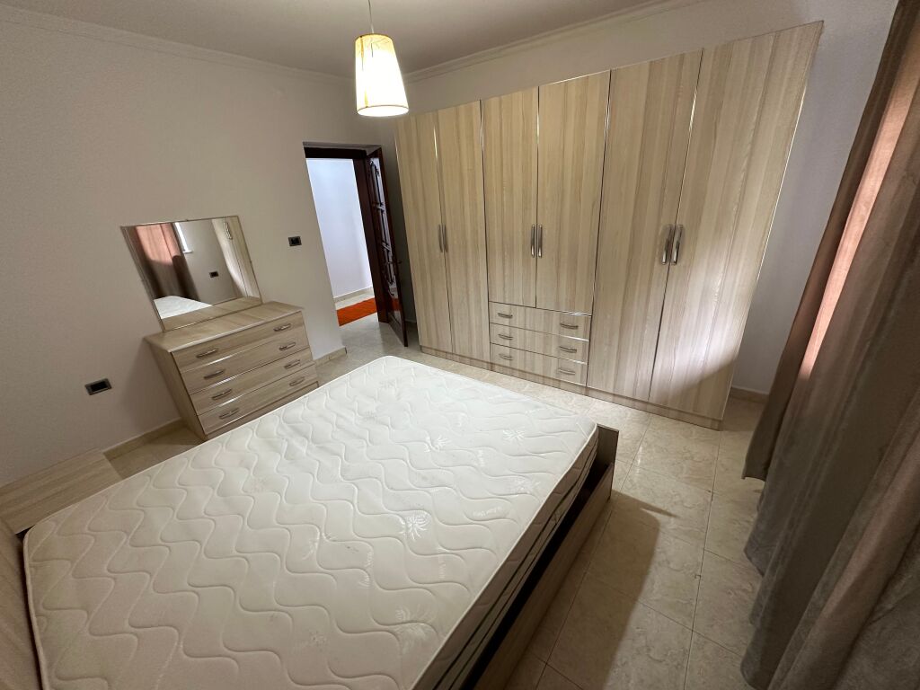 Apartament 1+1 me qera tek Materniteti i Ri