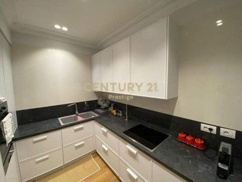 APARTAMENT 2+1+2 ME QIRA, RRUGA E BARRIKADAVE, TIRANE!