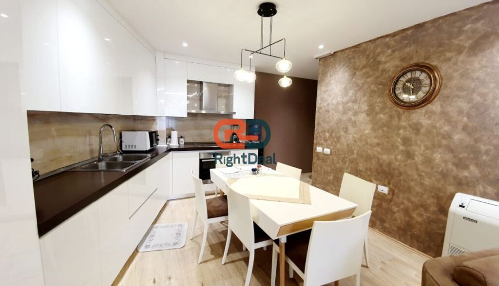 Tek "Kompleksi Magnet", Shitet Apartament 3+1, Super I Investuar!