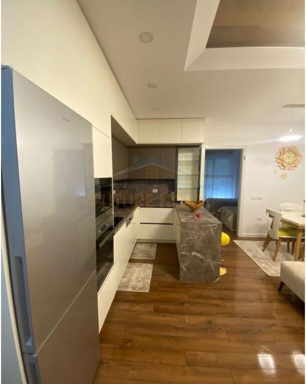 Shitet, Apartament 2+1+2, Kompleksi FZ, Liqeni i Thatë, Tiranë