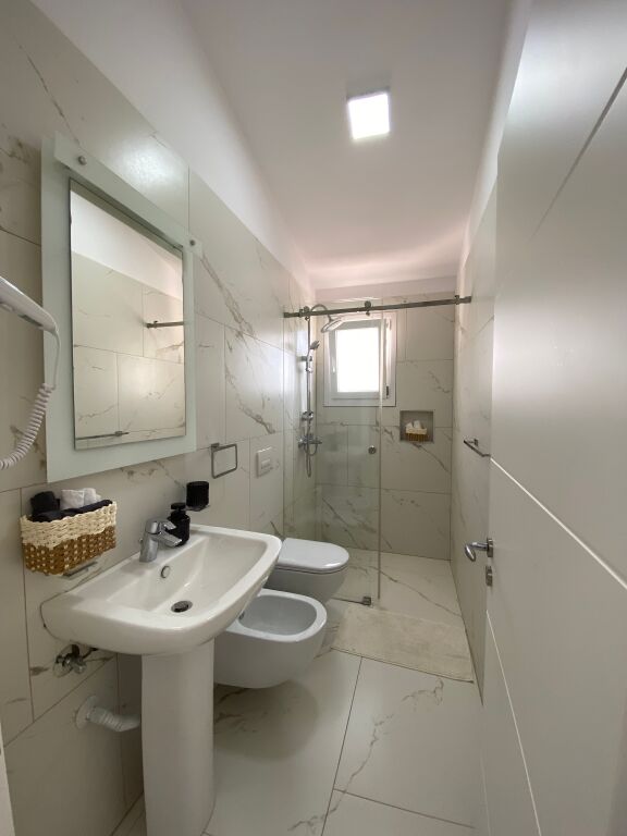 Apartament i madh 1+1 në dispozicion me pamje nga deti Vlore