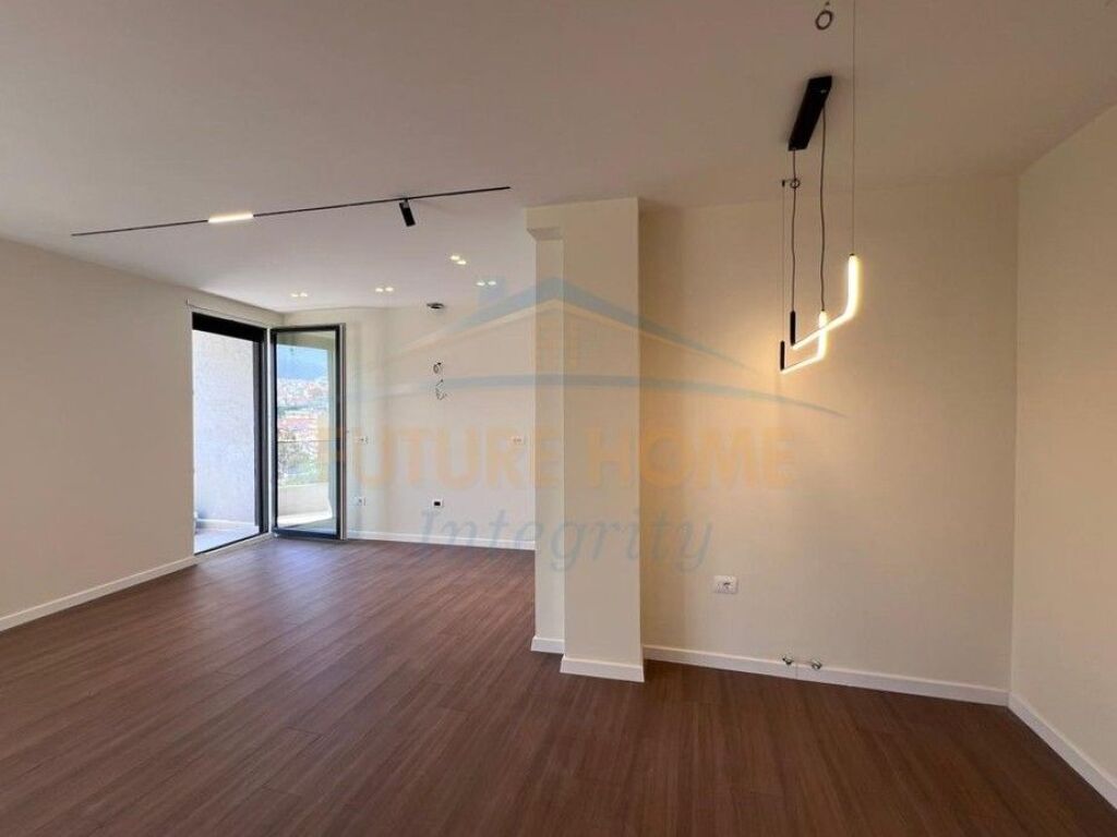 Shitet, Apartament 2+1+Post Parkimi, Brryli, Tiranë.