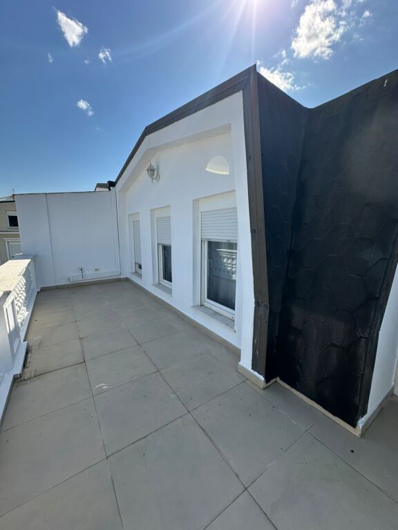 🏡 Villa su 4 Piani in Affitto – White House Residence, TEG