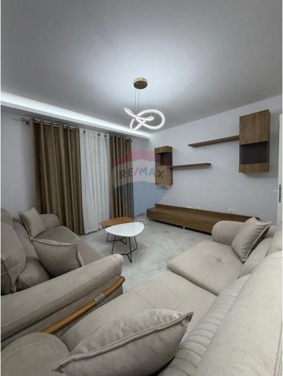 A 3+1 villa floor is for rent in Selitë.