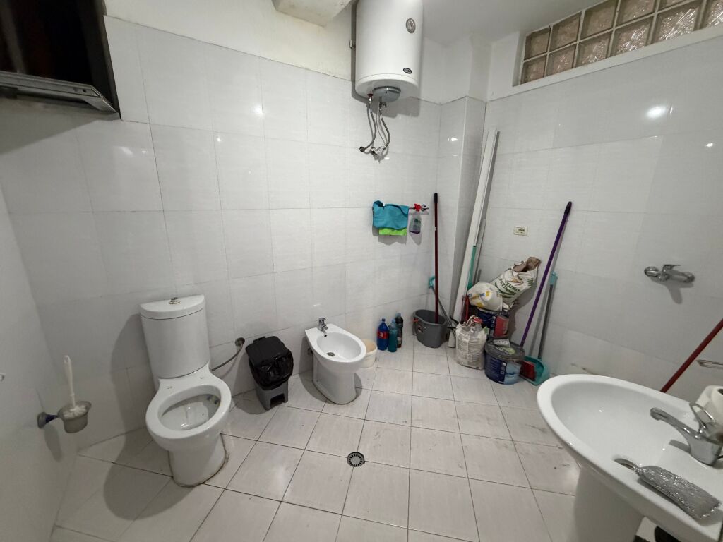 2+1, per biznes ose banim,te famedi astir,240.000 leke