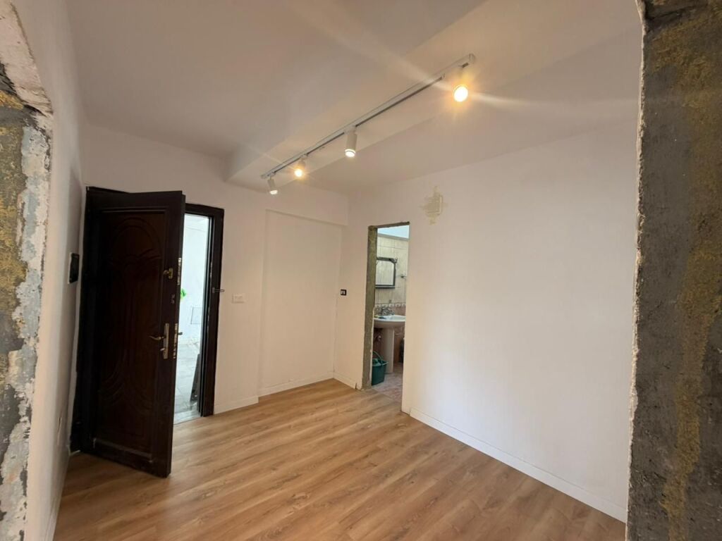 Shitet apartament 2+1
