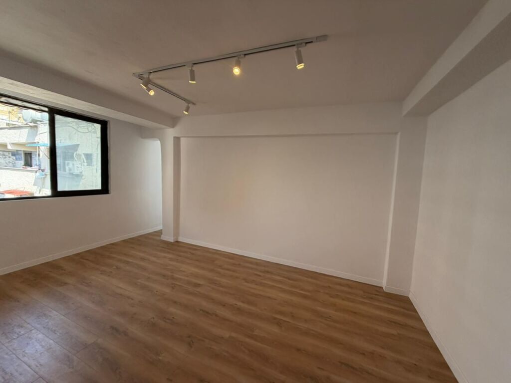 Shitet apartament 2+1