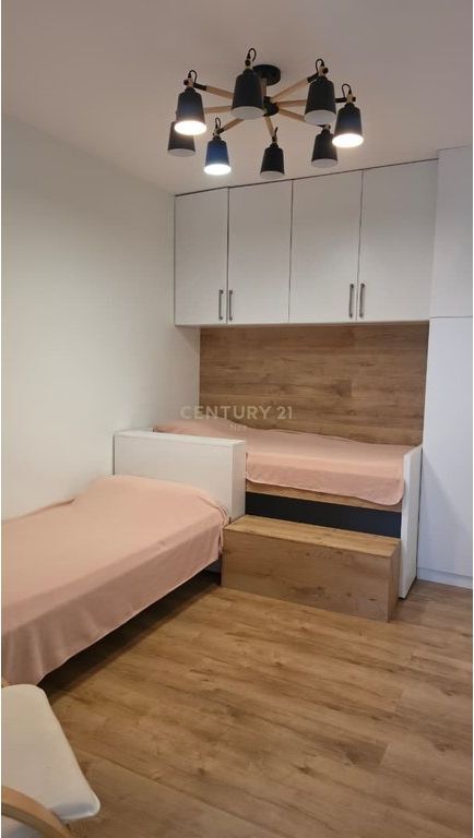 Apartament 3+1+2 me qira tek Garda!