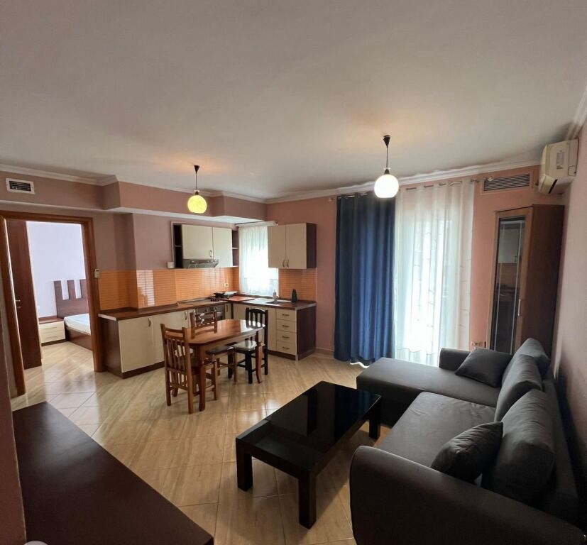 APARTAMENT ME QIRA 1+1 RRUGA E DIBRES 45.000 LEKE