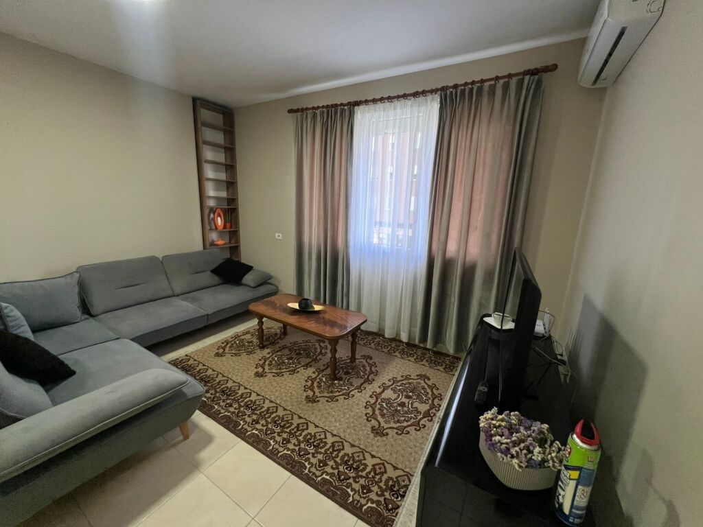APARTAMENT 1+1 ME QERA FUSHA E AVIACIONIT