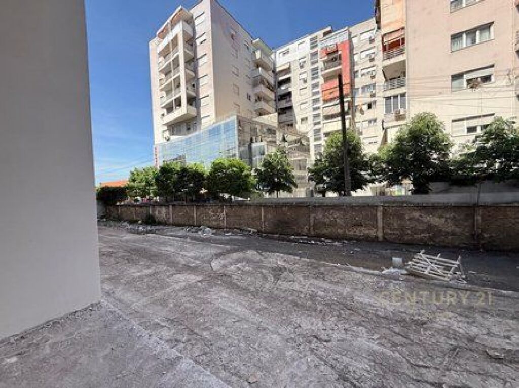 Locale commerciale in vendita a "Tirana New Entry 2" nella zona di Ish Dogana!!