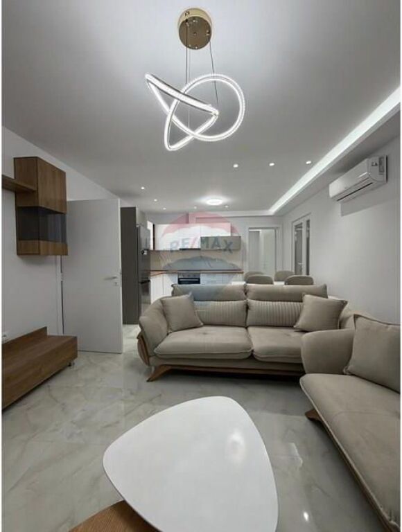 A 3+1 villa floor is for rent in Selitë.
