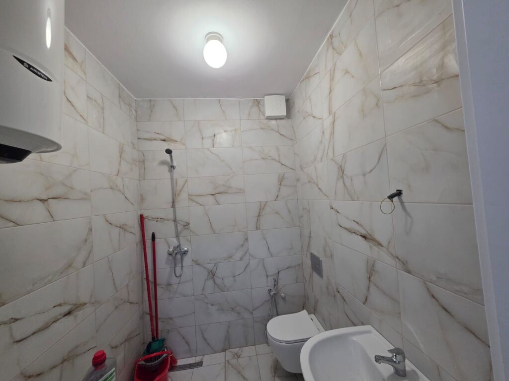 Apartament 2+1 me qera perballe Zojes se Keshillit te Mire