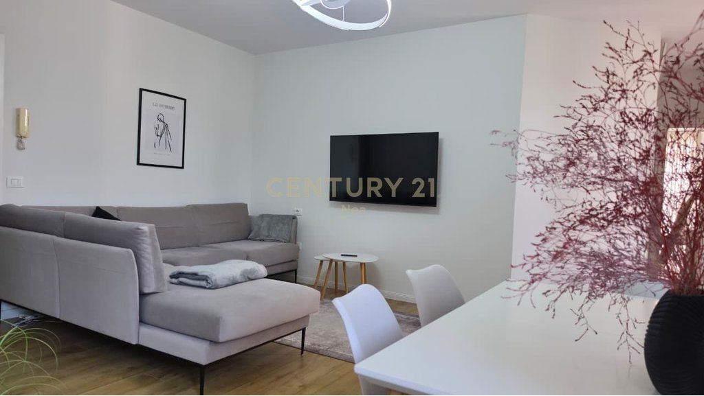 Apartament 3+1+2 me qira tek Garda!