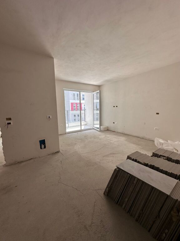 Shitet apartament 3+1 Univers City !