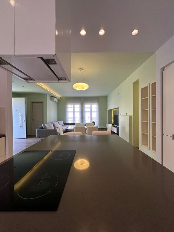 🏡 Villa su 4 Piani in Affitto – White House Residence, TEG