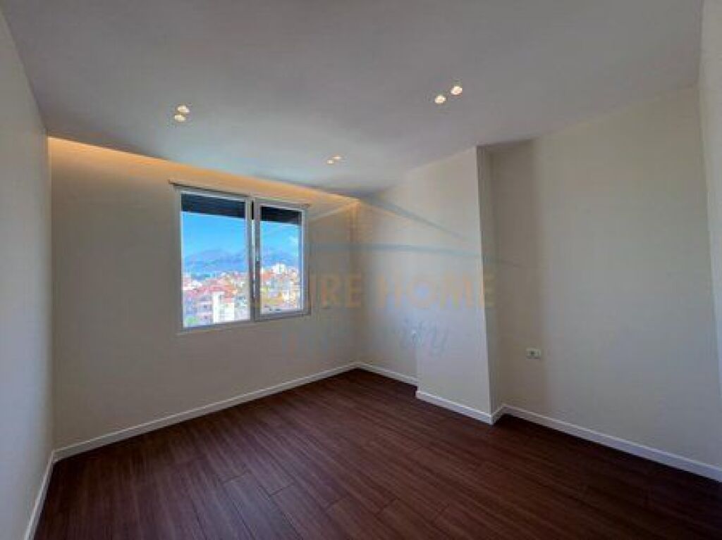 Shitet, Apartament 2+1+Post Parkimi, Brryli, Tiranë.
