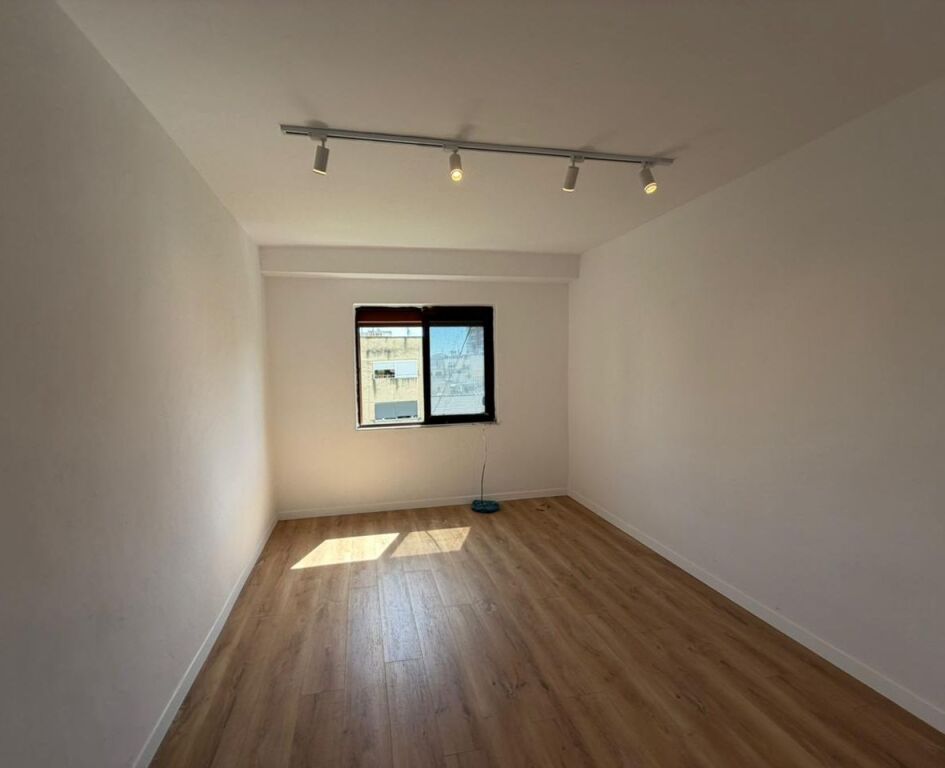 Shitet apartament 2+1