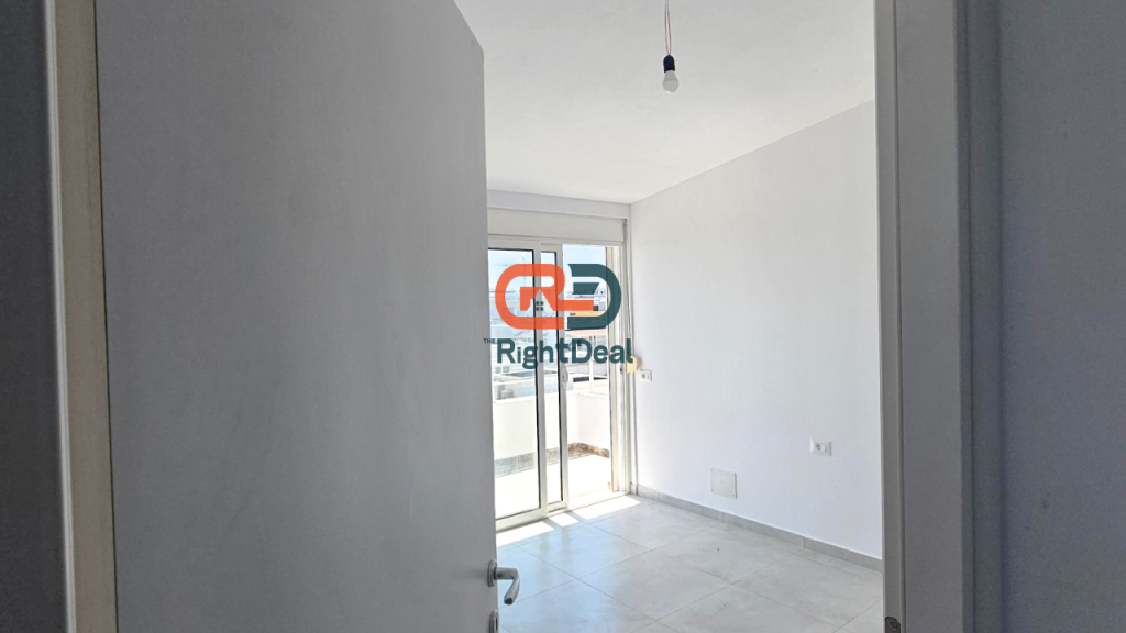 Ne Qerret, Shitet Apartament 2+1, Me Orientim Perfekt !!!