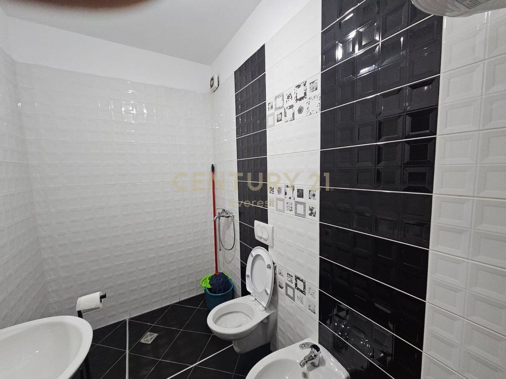 ZOGU I ZI, ZYRE PER QIRA 600 € /Muaj