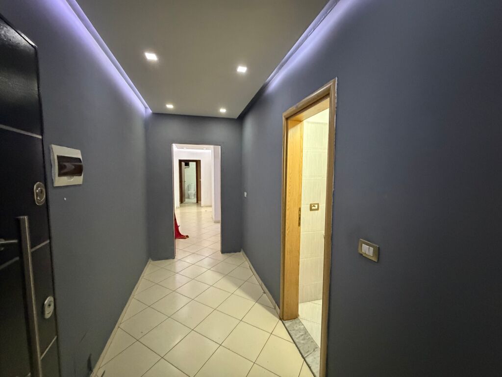 2+1, per biznes ose banim,te famedi astir,240.000 leke