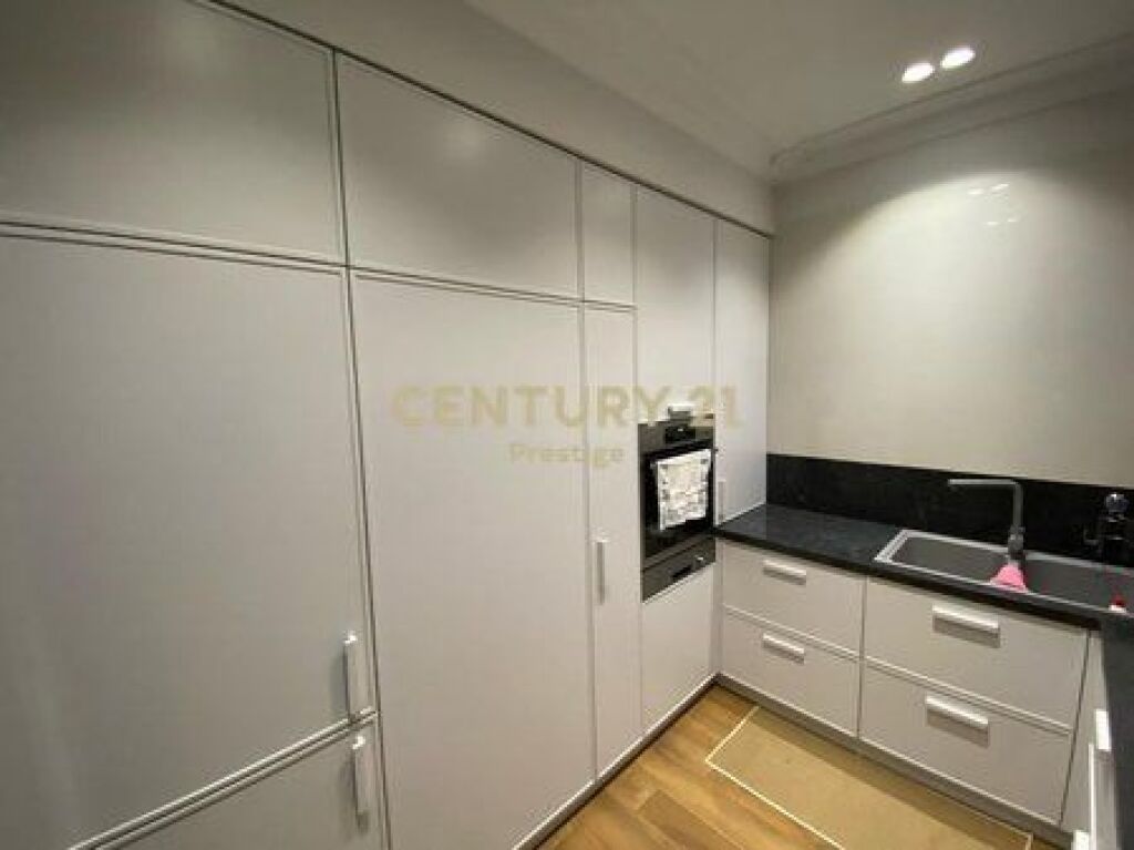 APARTAMENT 2+1+2 ME QIRA, RRUGA E BARRIKADAVE, TIRANE!