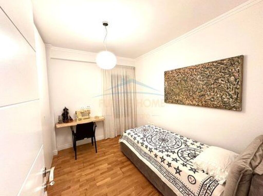 For sale, Apartment 2+1+2, Barrikadave Street, Tirana