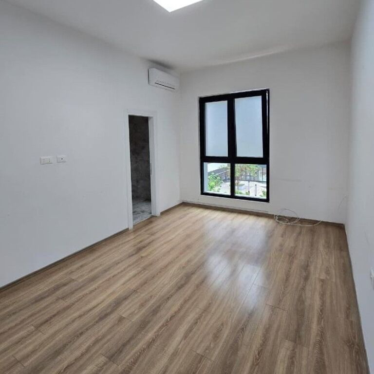 🏢✨ Jepet Zyrë me Qira – Square 21, Tiranë ✨🏢