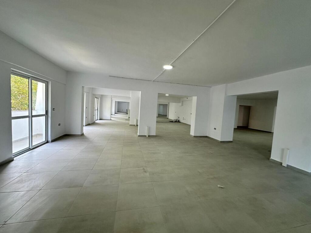 🏢 Vendita ambiente open space – Via Dritan Hoxha