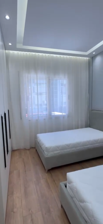 Apartament 2+1 per shitje perballe American 3