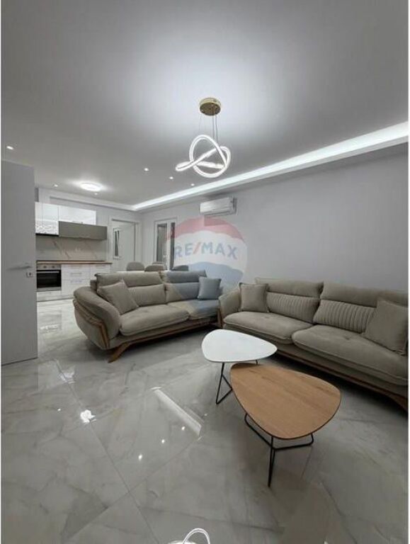A 3+1 villa floor is for rent in Selitë.