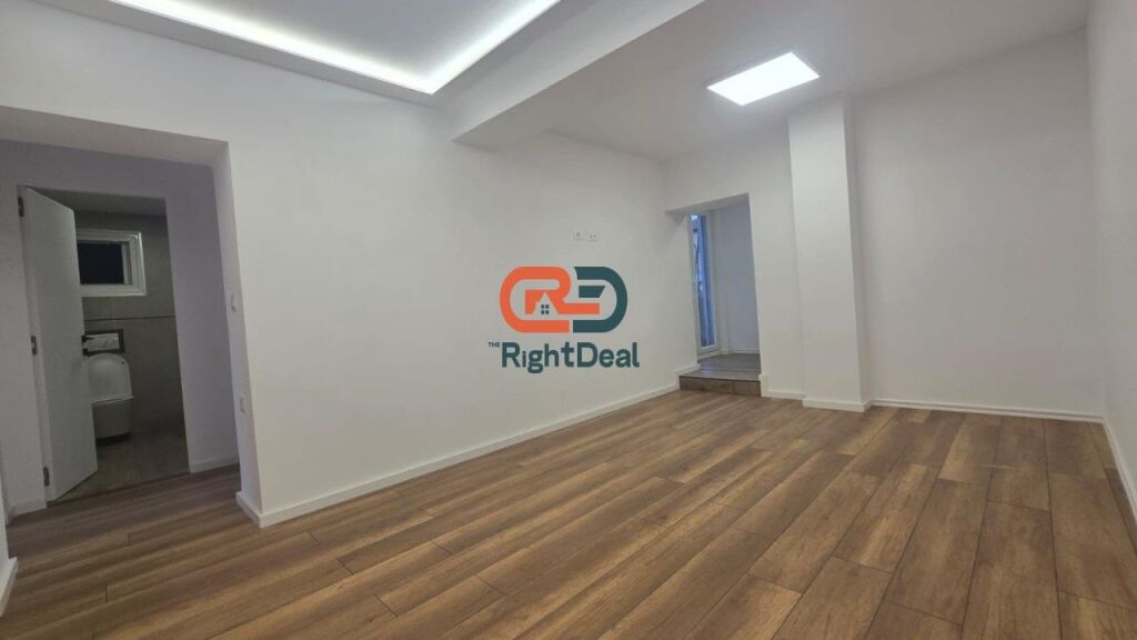 Perballe Maternitetit Te Ri, Jepet Me Qira Ambient, Ideal Per Zyra Ose Biznes!!!