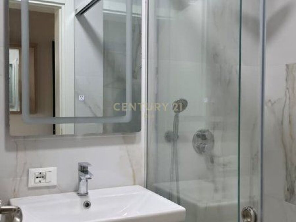 Apartament 3+1+2 me qira tek Garda!