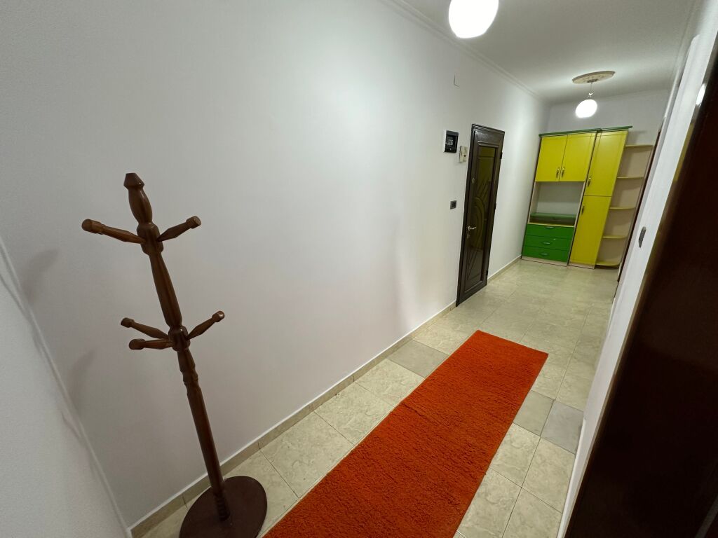 Apartament 1+1 me qera tek Materniteti i Ri