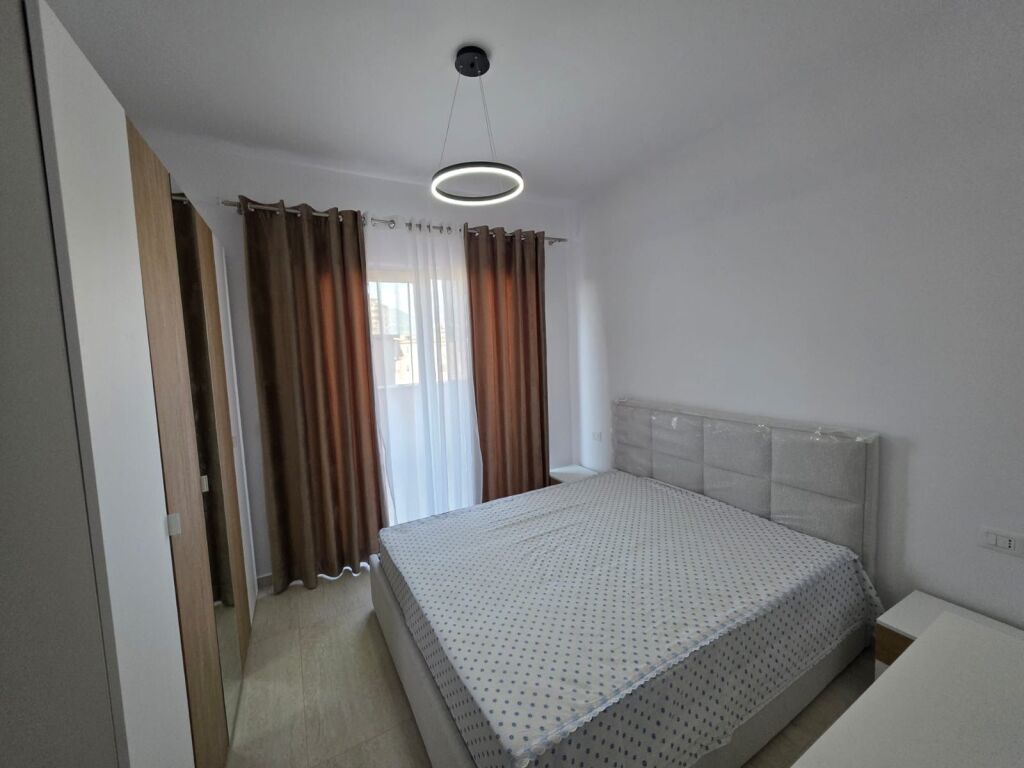Apartament 2+1 me qera perballe Zojes se Keshillit te Mire