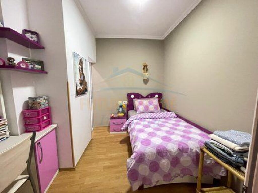 Shitet, Apartament 3+1+2, Fresk, Tiranë.
