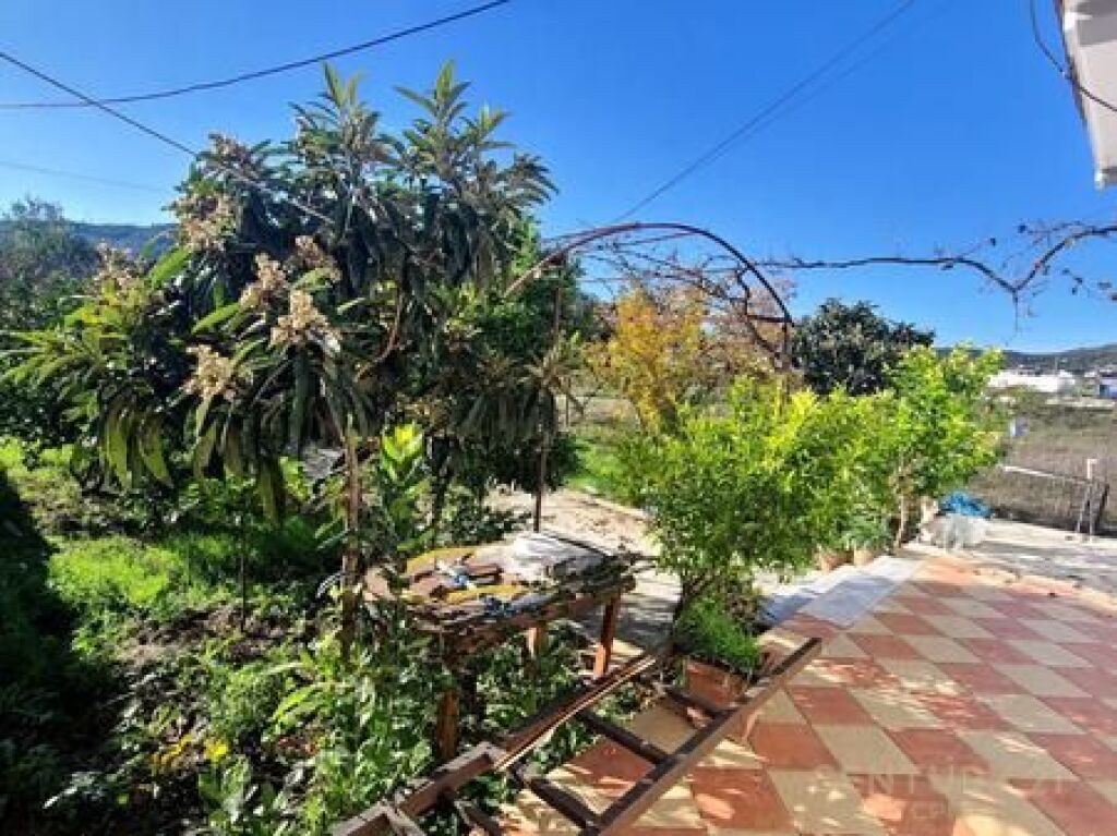 PRIVATE HOUSE WITH YARD FOR SALE IN VORE