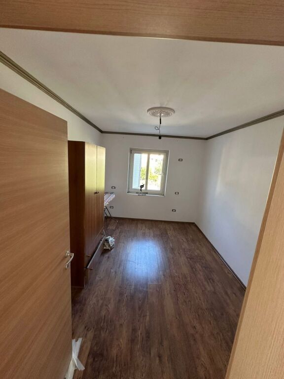 SHITET APARTAMENT 2+1 KOMBINAT 9.500.000 LEKE FH-72323