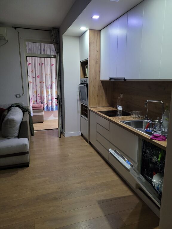 Apartament 2+1 per qera , ne qender te Durresit