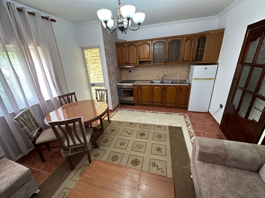 Apartament 1+1 me qera tek Materniteti i Ri