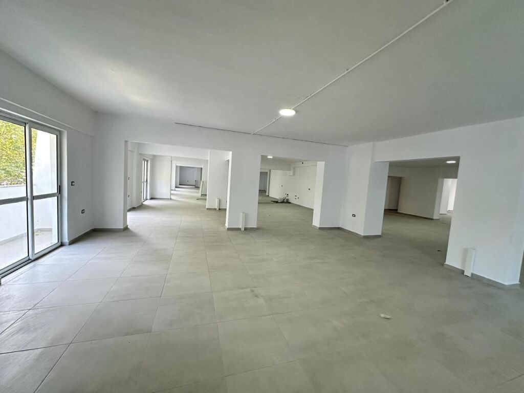 🏢 Vendita ambiente open space – Via Dritan Hoxha