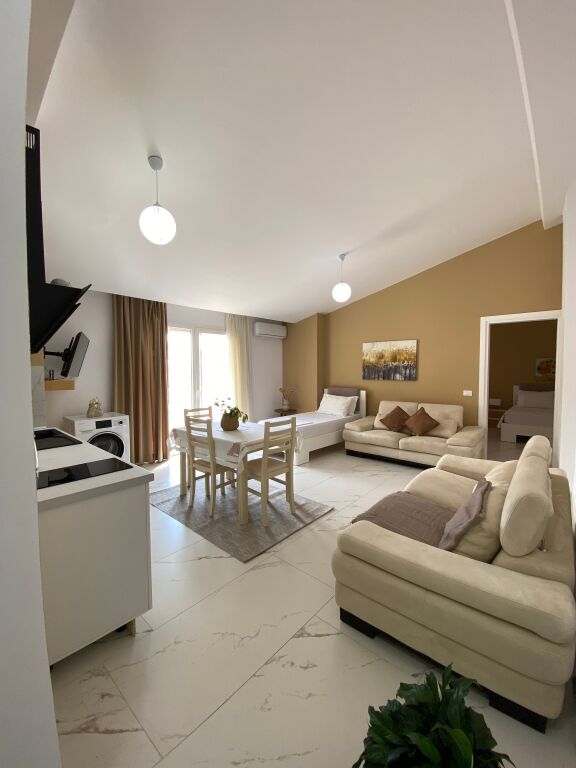 Apartament i madh 1+1 në dispozicion me pamje nga deti Vlore