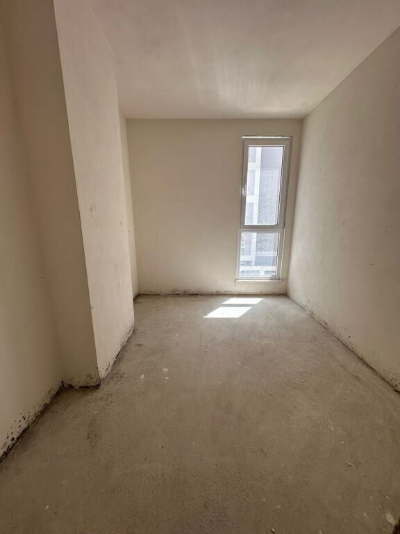Shitet apartament 3+1 Univers City !