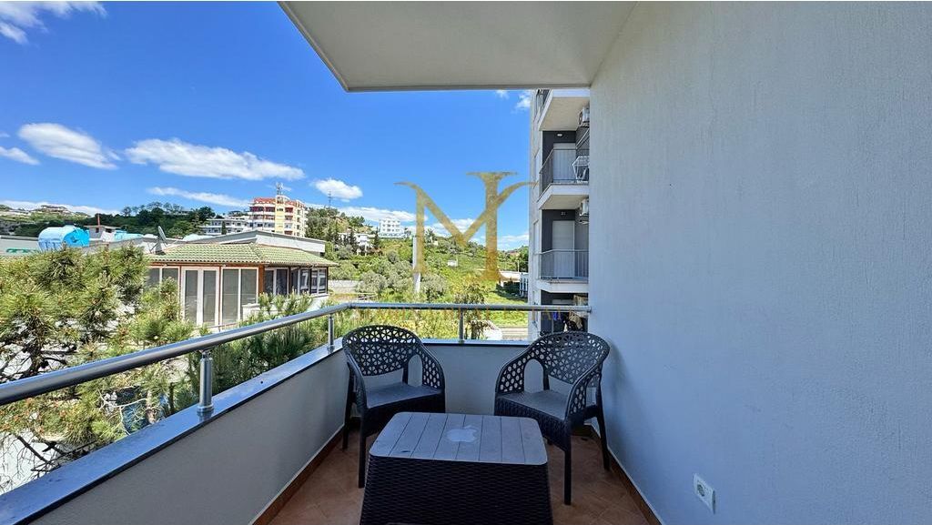 Shitet apartament 1+1. Kati 4, pa ashensor. Shkembi Kavajes, afer Bonita