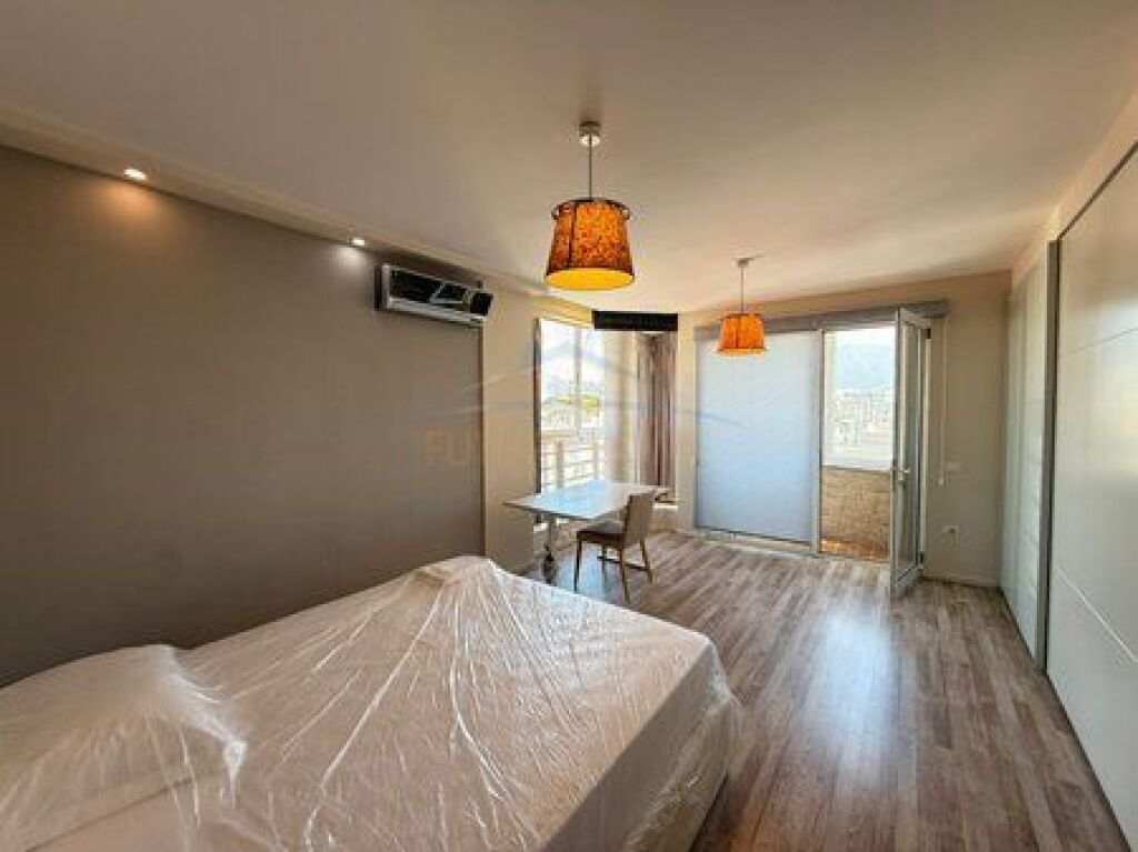 Shitet, Apartament 2+1+2, Selite