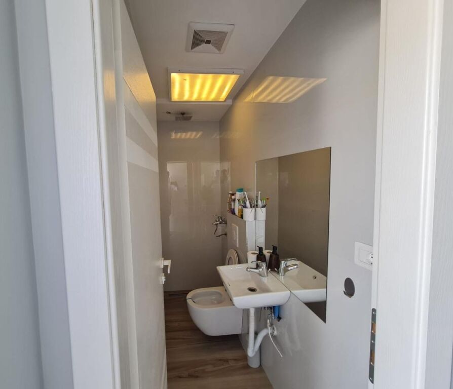 Shitet Apartament 1+1 te Liqeni i Thate/ Prane Kopshtit Zoologjik