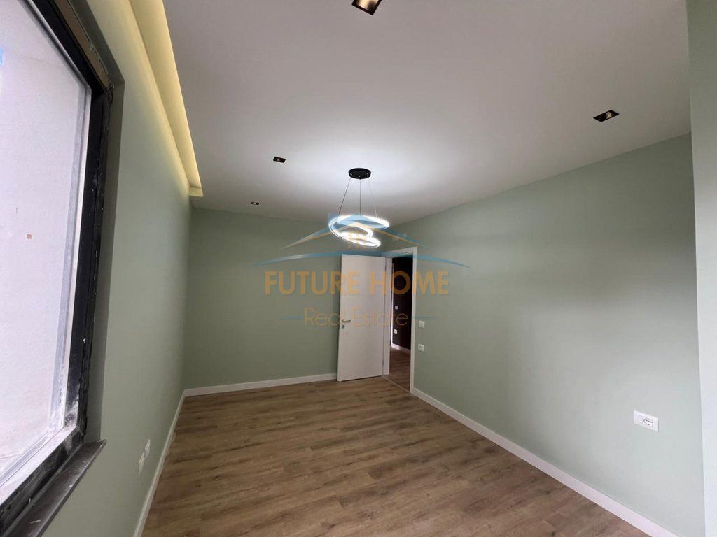 Shitet , Apartament 3+1+2 , Unaza e Re