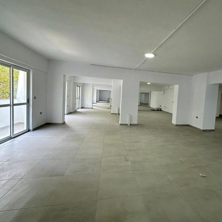🏢✨ Locale Open Space in Vendita – Via Dritan Hoxha ✨🏢